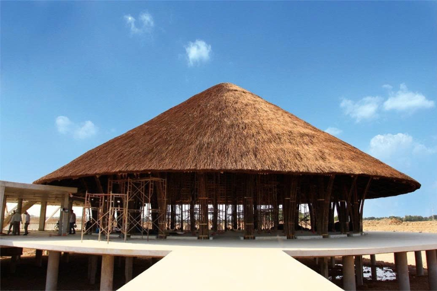 Quy trình thi công lợp mái lá guột tại Tre Việt Building (3)